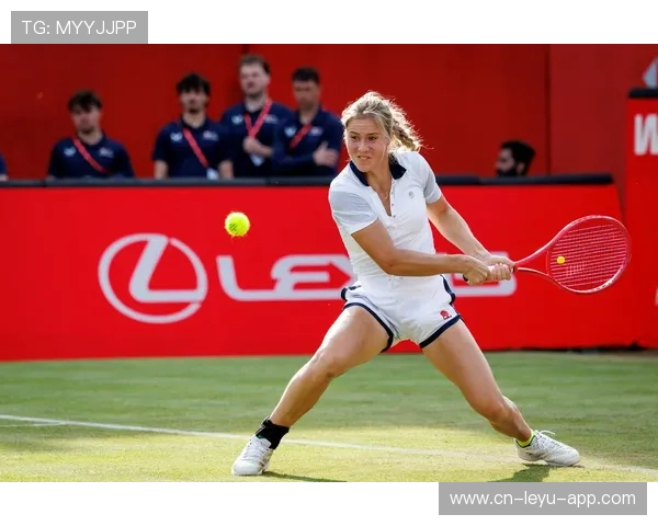 凯斯发球区大角度发球直接拿分，领略网球竞技的极限魅力